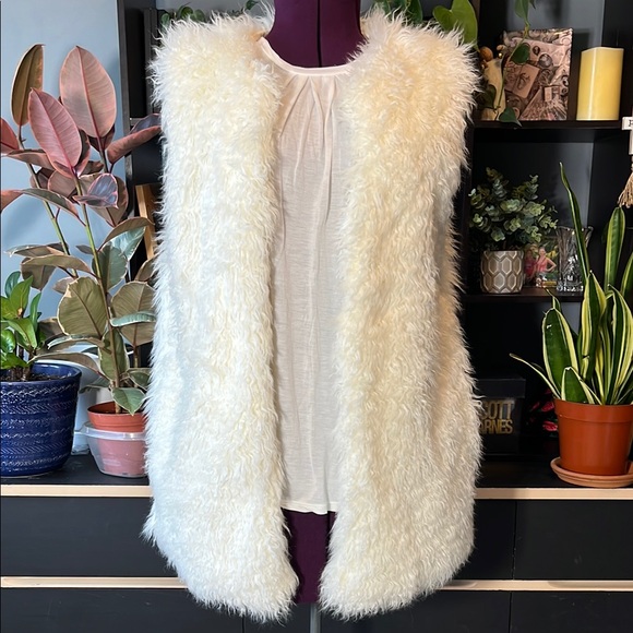 Universal Thread Sweaters - Universal Thread Women's Faux Fur Open Front Vest